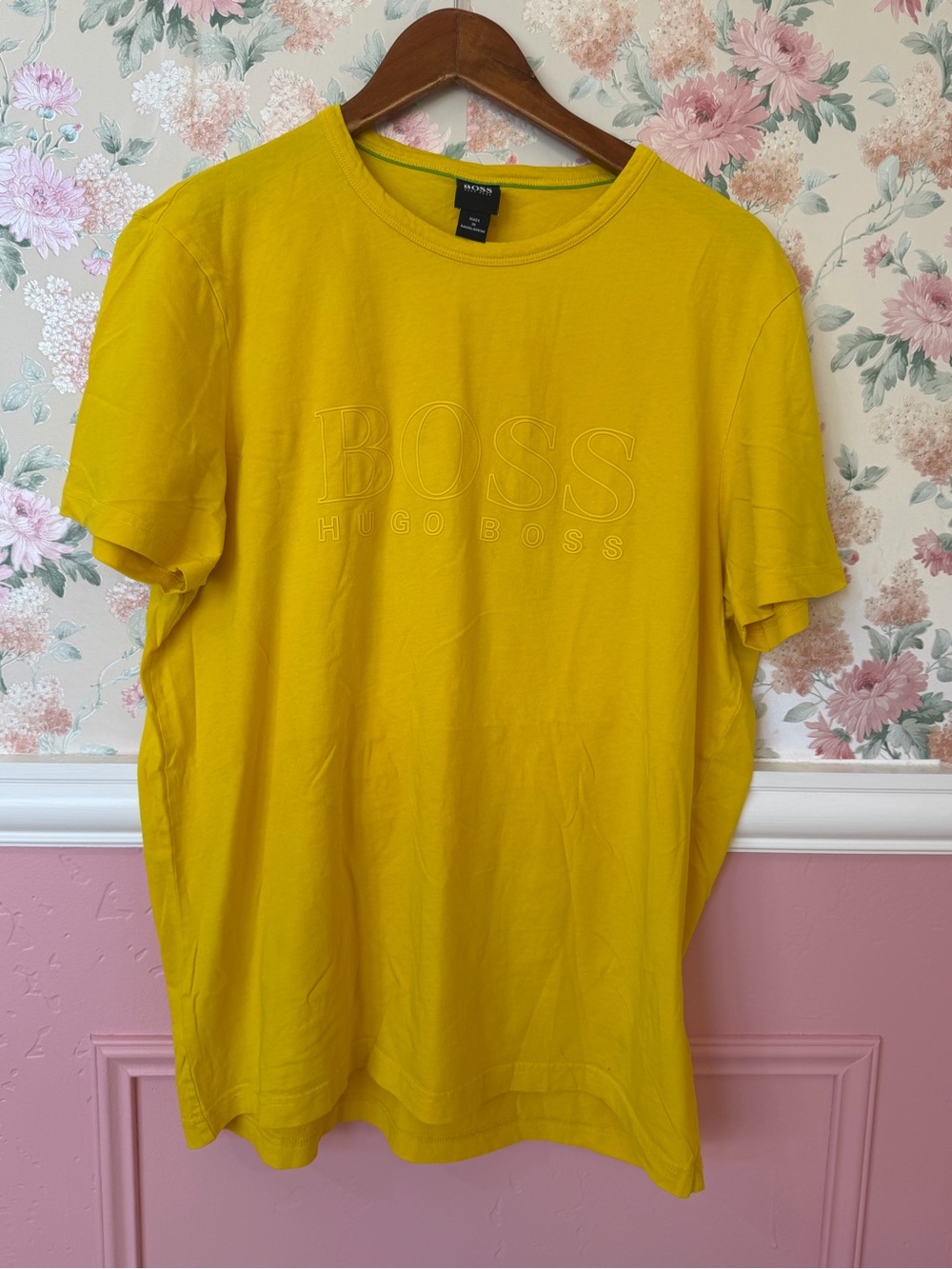 RUN small like medium HuGo  Boss Men’s Yellow Logo Crew Neck T-Shirt